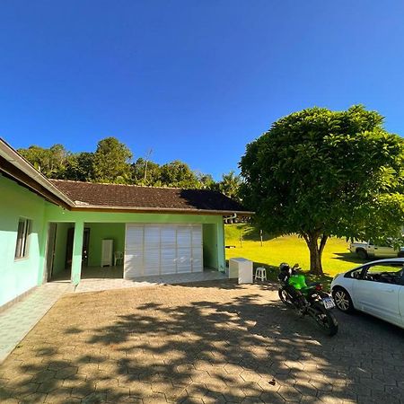 Casa Ampla Ha 8 Minutos Do Centro Villa Pomerode Luaran gambar